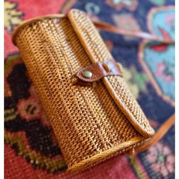 Handwoven Rattan Wicker Crossbody Bag Artisan Made Leather Strap - Picture 6 of 8
